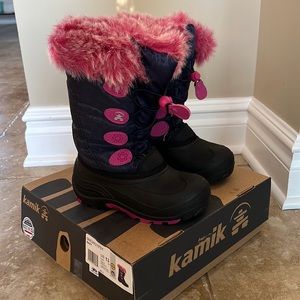 Kamik girl snow boots size 13